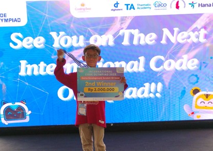 Juara 2 International Code Olympiad 2025 Game Development Category: Lower Primary - scratch