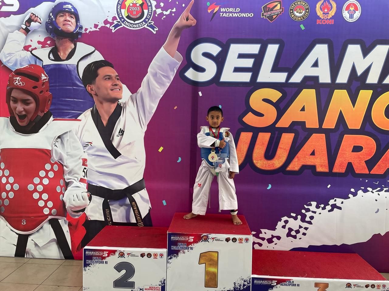 Juara 1 Kategori Kyorugi Pemula Taekwondo-Kejuaraan Nasional Piala Kemenpora RI