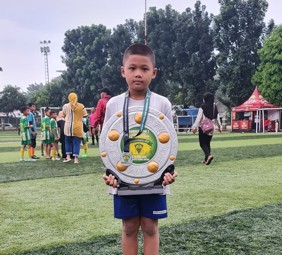 Juara 2 dan U-9 Festival Sepak Bola Usia Dini Piala Dandenzipur 3/Atd Kodam Jaya