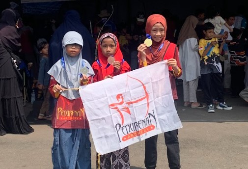 Medali bantalan perunggu kategori single putri jarak 5m Lomba Lintas Klub Panahan se-Indonesia