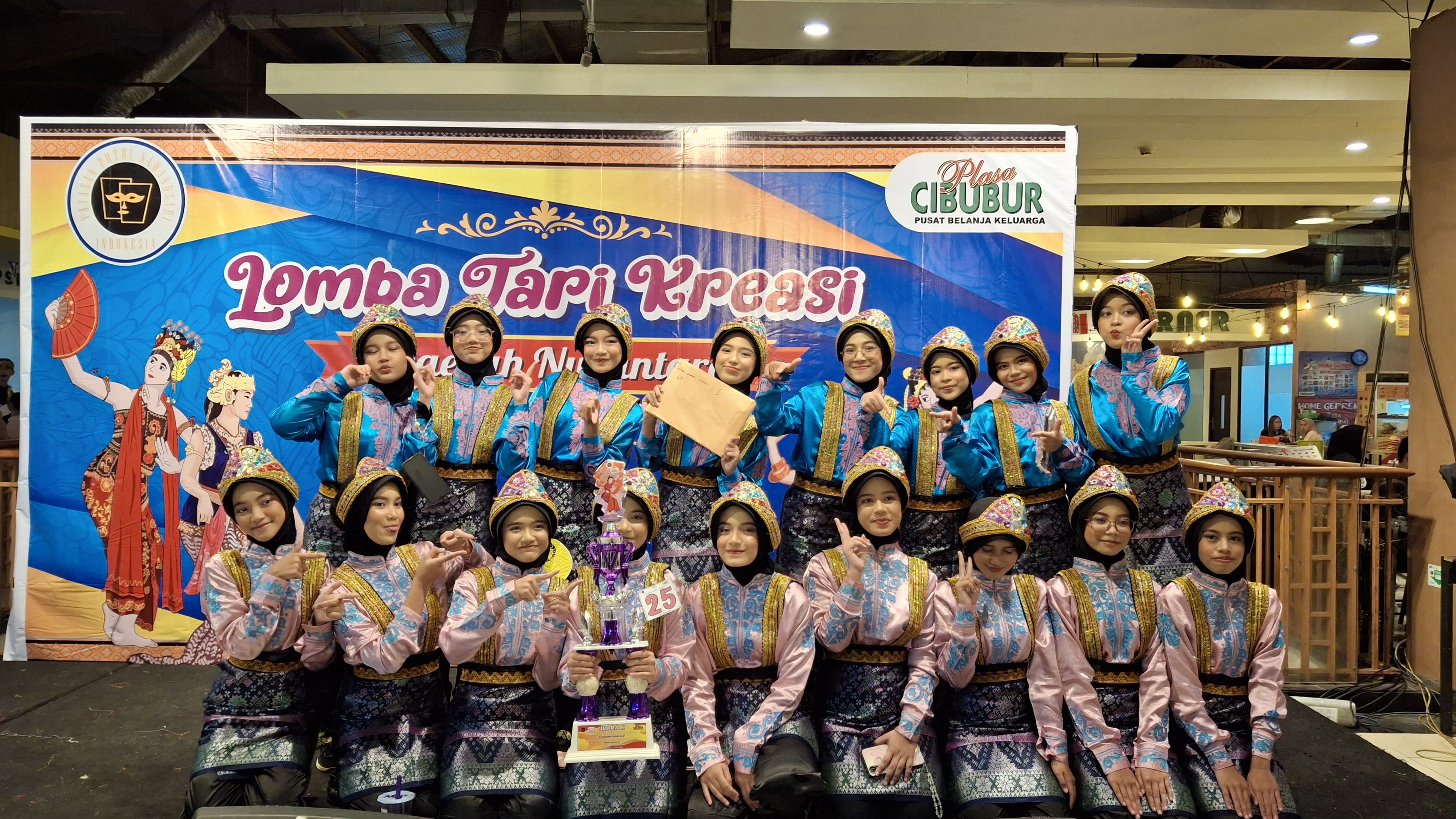 Lomba Tari Daerah Nusantara Katergori Group SMP Juara 2