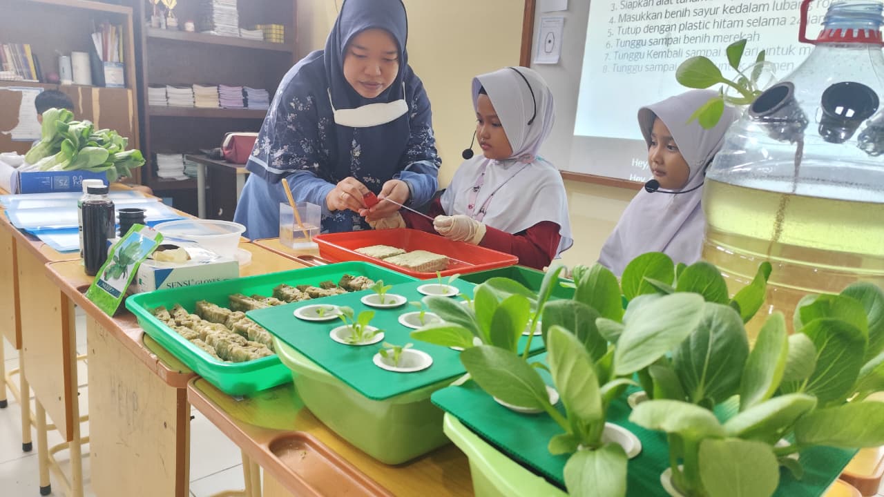 Brief Training “Pekaranganku Penuh Gizi”